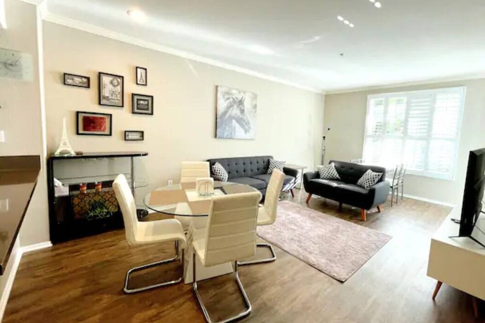 Photo of Livingroom in University City
