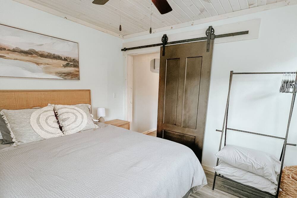 Photo of Bedroom in Distant