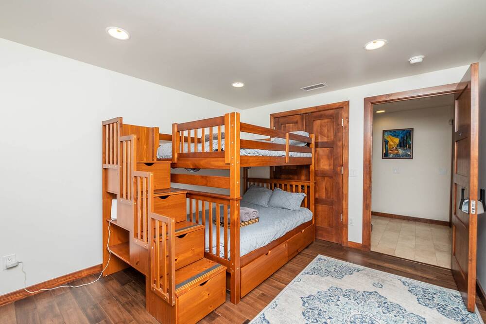 Photo of Bedroom in Mission Hills