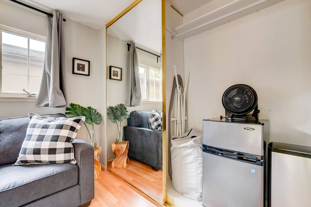 Photo of Livingroom in University City