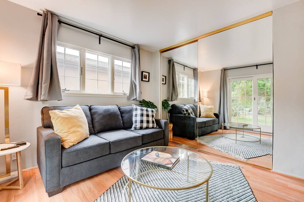 Photo of Livingroom in University City
