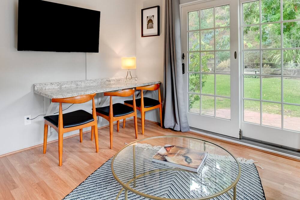 Photo of Livingroom in University City