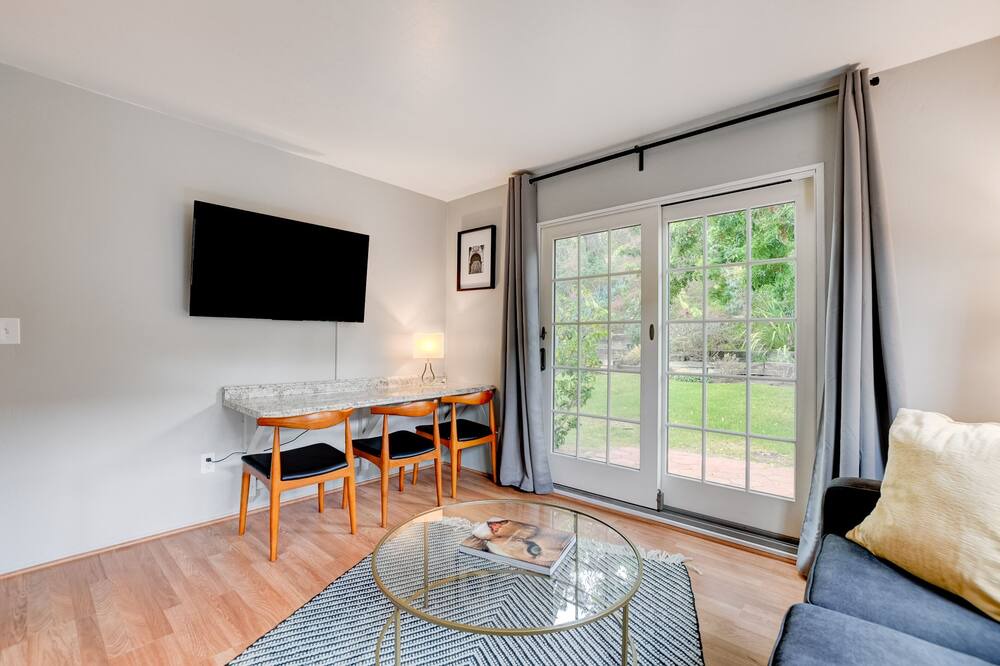Photo of Livingroom in University City