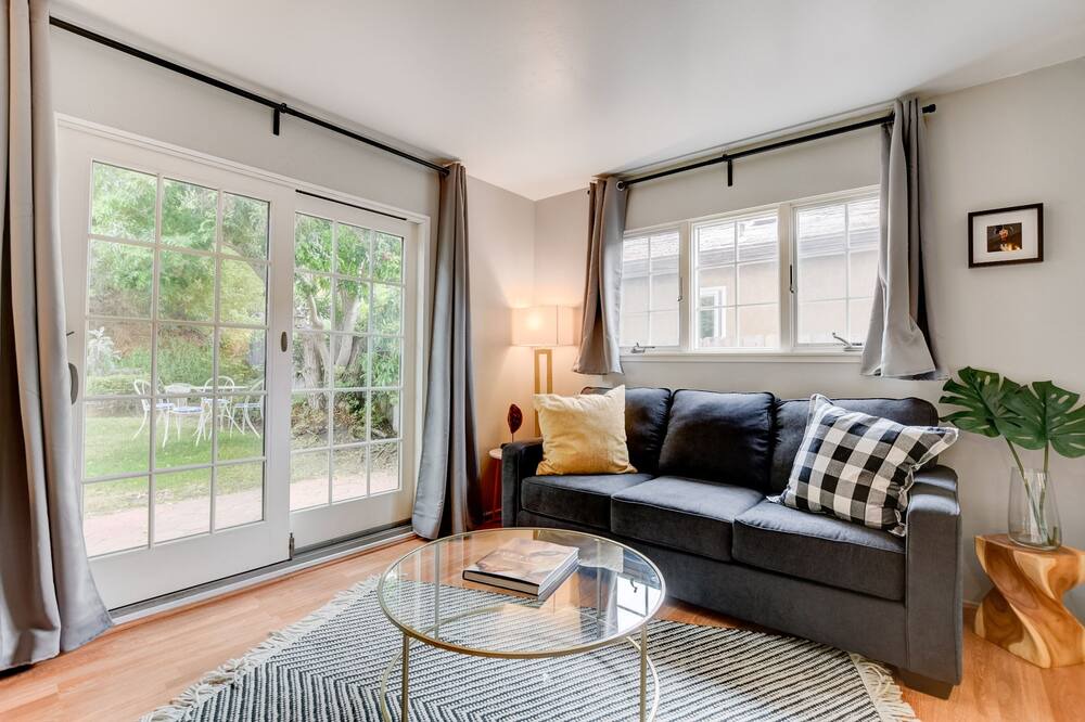Photo of Livingroom in University City