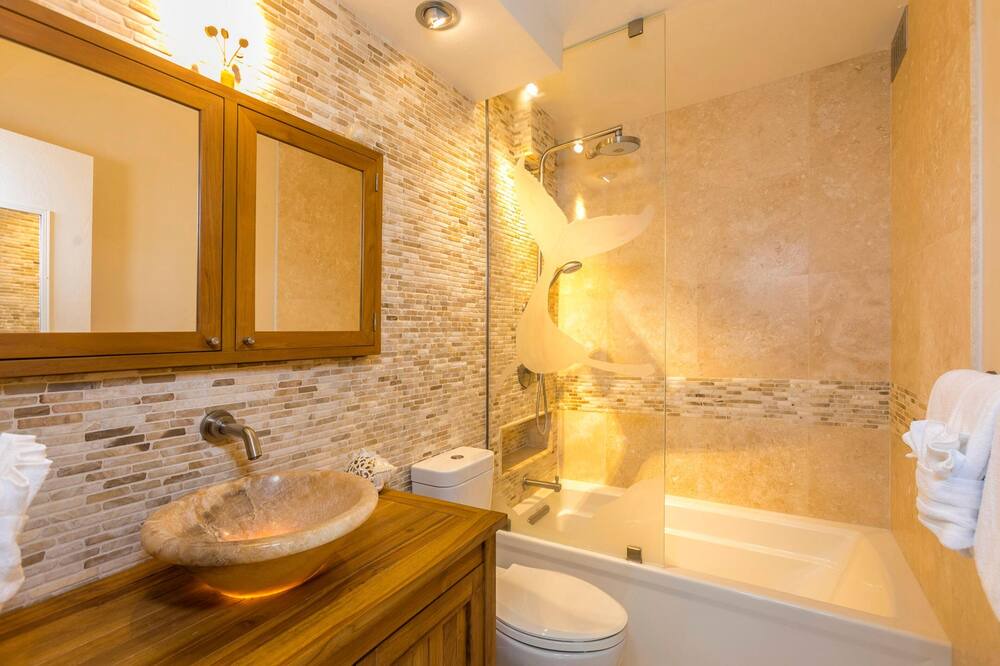 Photo of Bathroom in Maalaea
