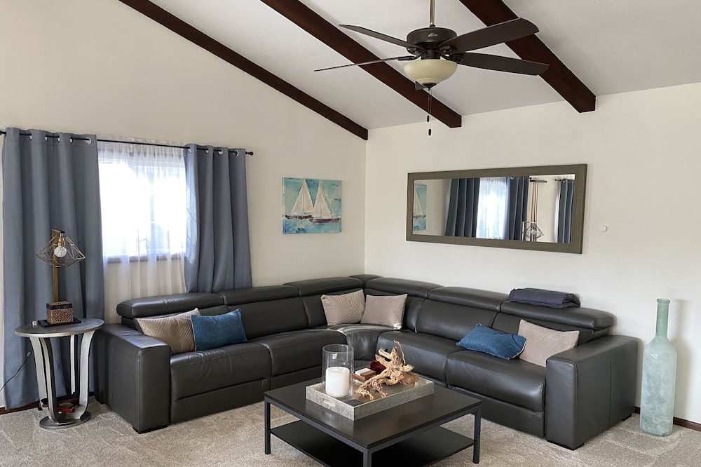 Photo of Livingroom in Clairemont Mesa West