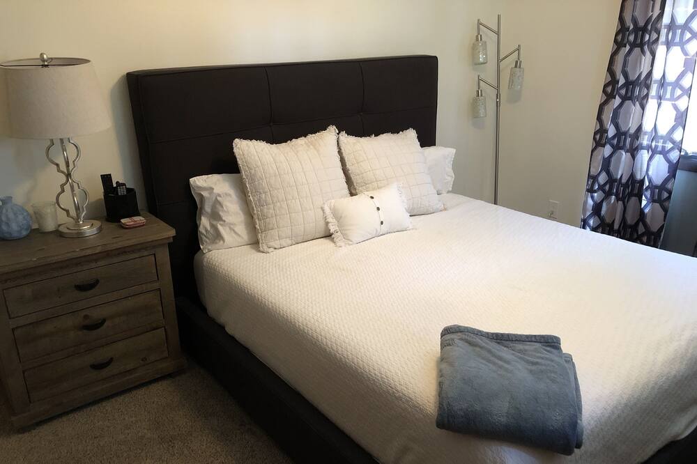 Photo of Bedroom in Clairemont Mesa West