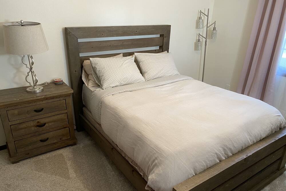 Photo of Bedroom in Clairemont Mesa West