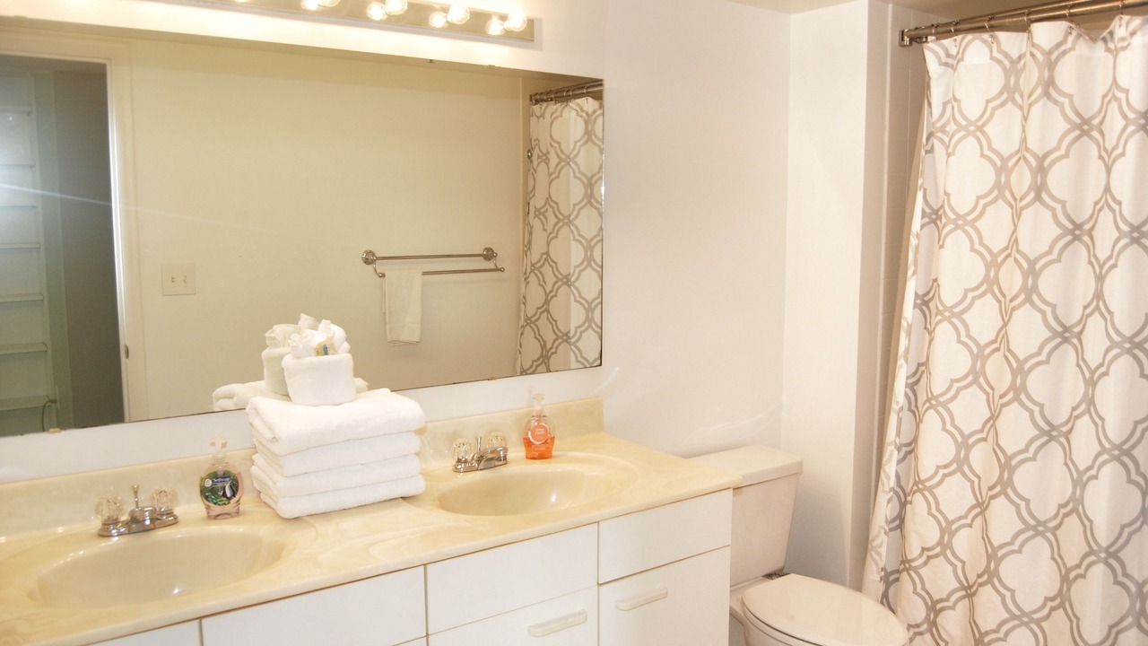 Photo of Bathroom in Arcadian Shores