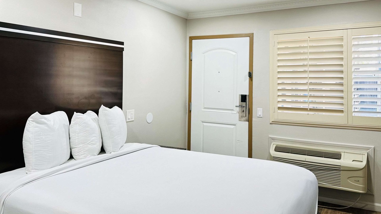 Photo of Bedroom in Lemon Grove