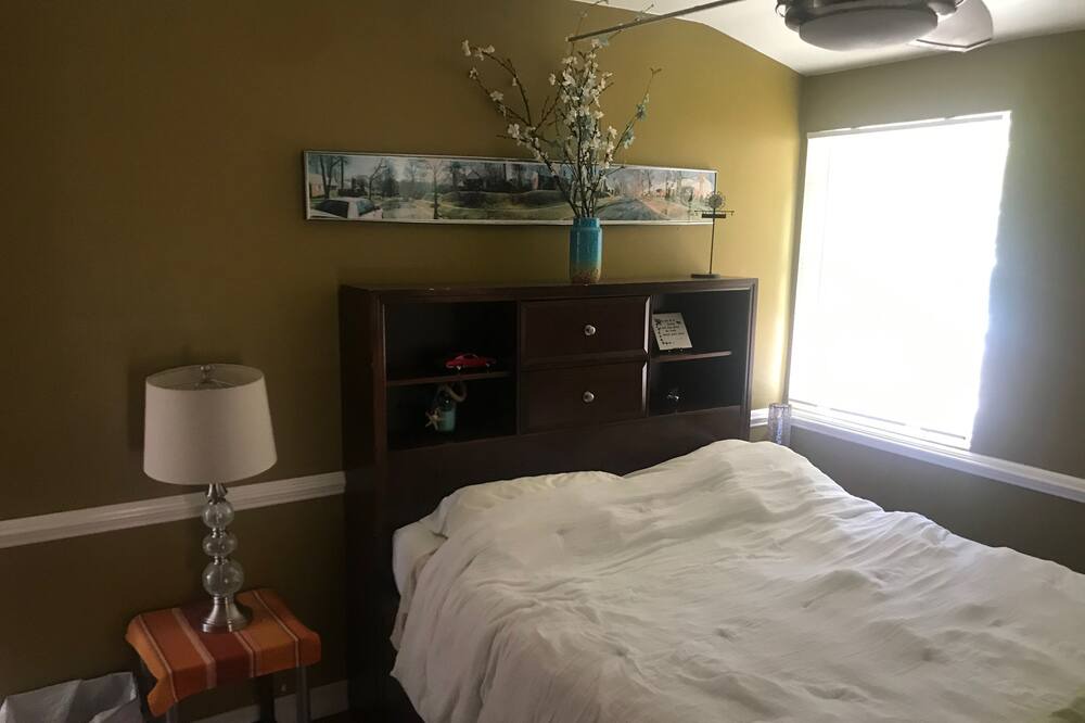Photo of Bedroom in Clairemont