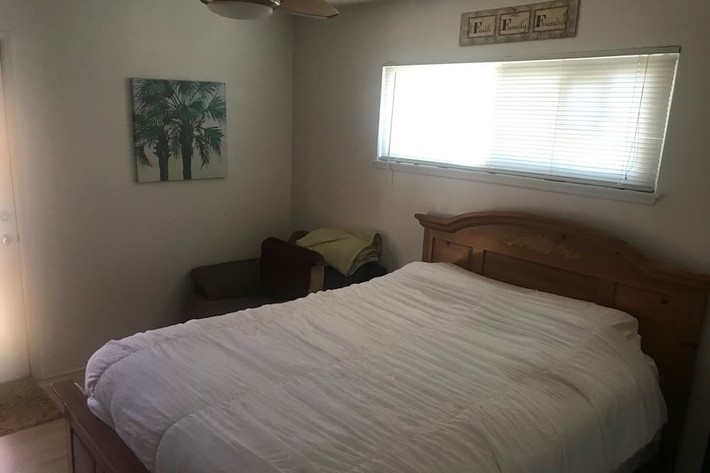 Photo of Bedroom in Clairemont