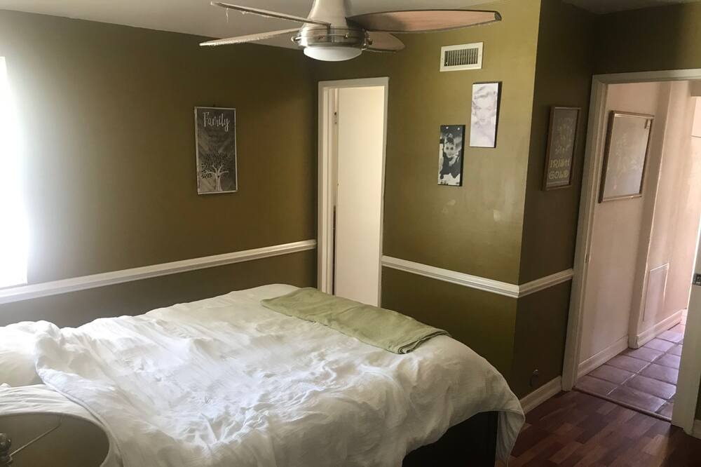 Photo of Bedroom in Clairemont
