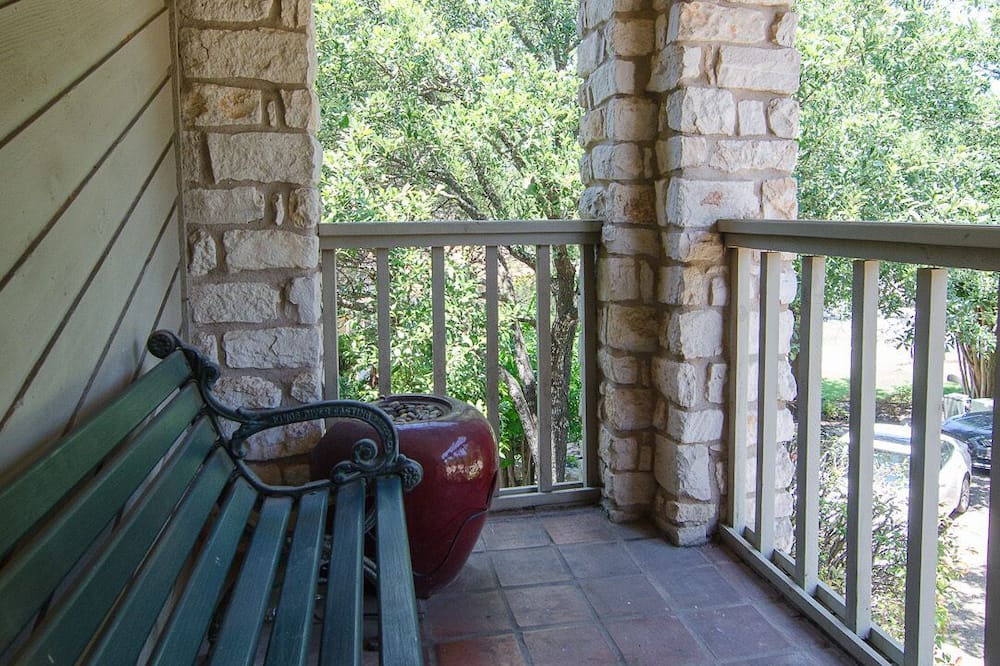 Photo of Patio Balcony in The Hills