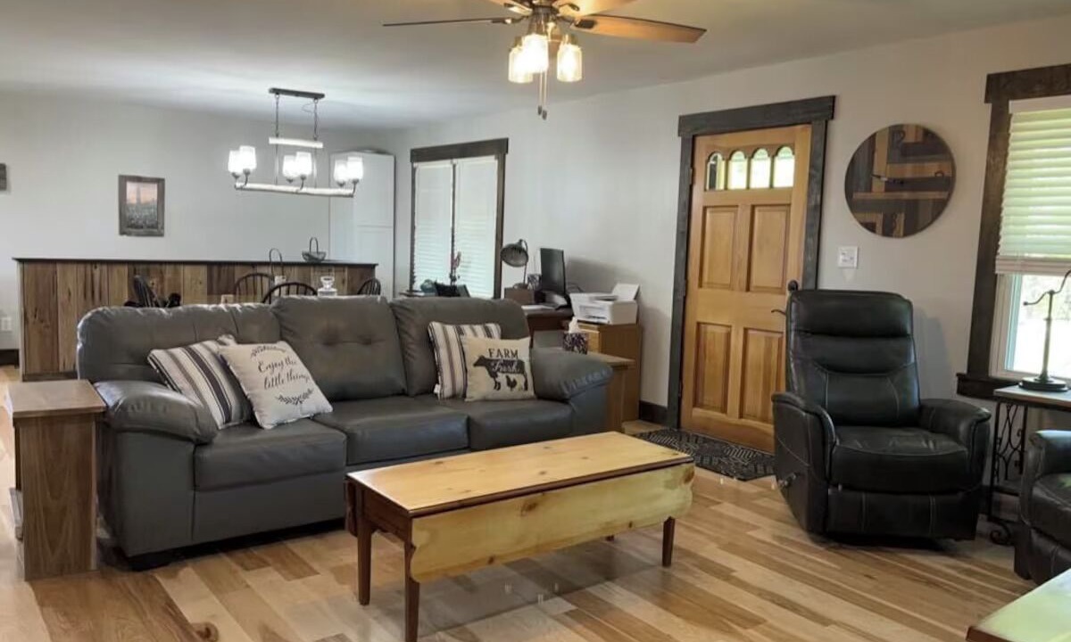 Photo of Livingroom in Maysville