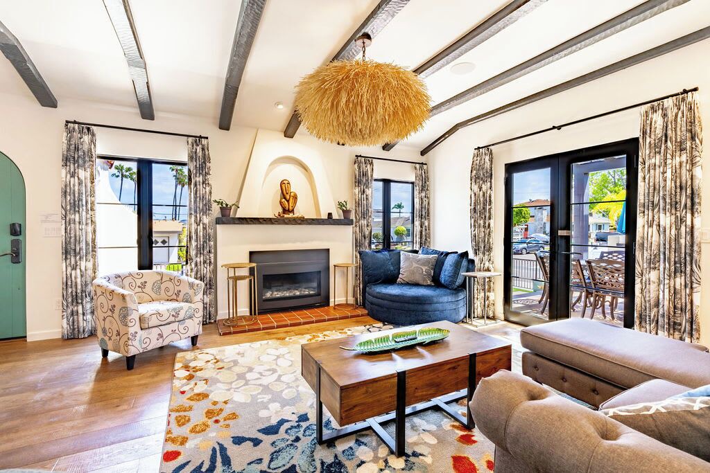 Photo of Livingroom in Crown Point