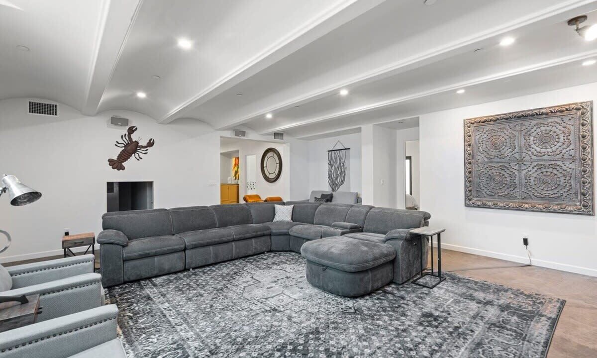 Photo of Livingroom in Crown Point