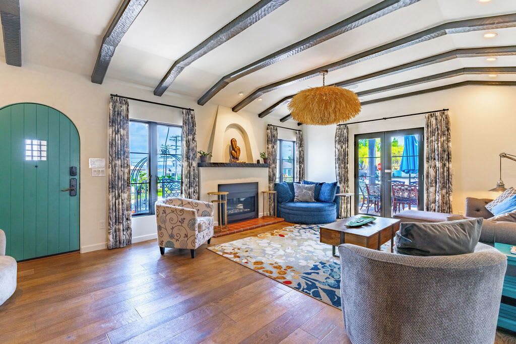 Photo of Livingroom in Crown Point