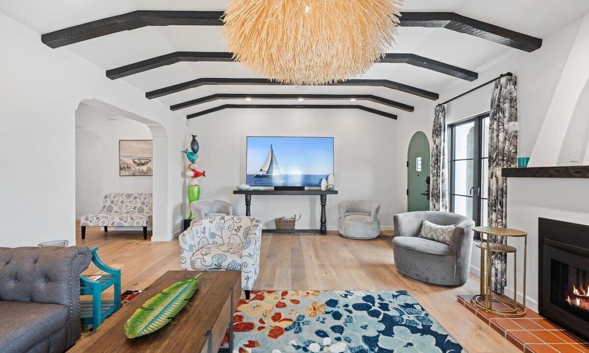 Photo of Livingroom in Crown Point