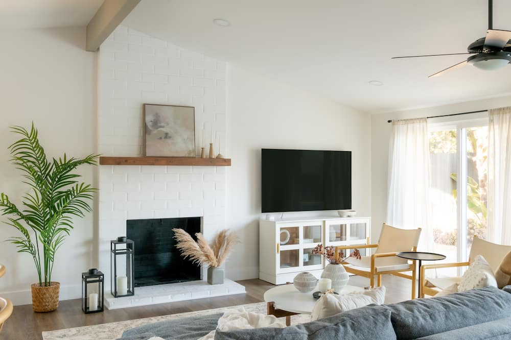Photo of Livingroom in Serra Mesa