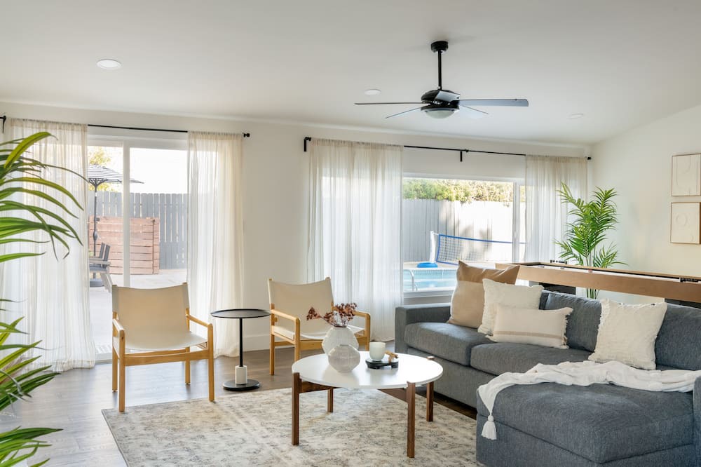 Photo of Livingroom in Serra Mesa