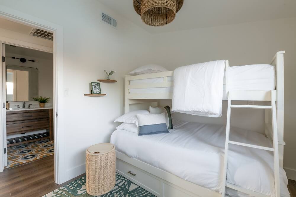 Photo of Bedroom in Serra Mesa