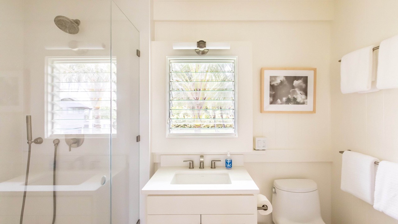 Photo of Bathroom in Wainiha