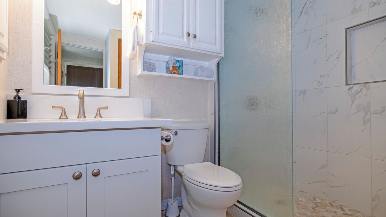 Photo of Bathroom in Wainiha