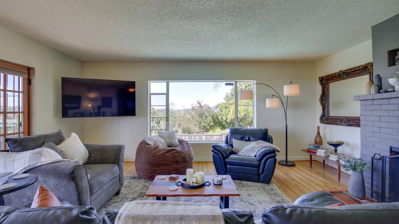 Photo of Livingroom in Spring Valley