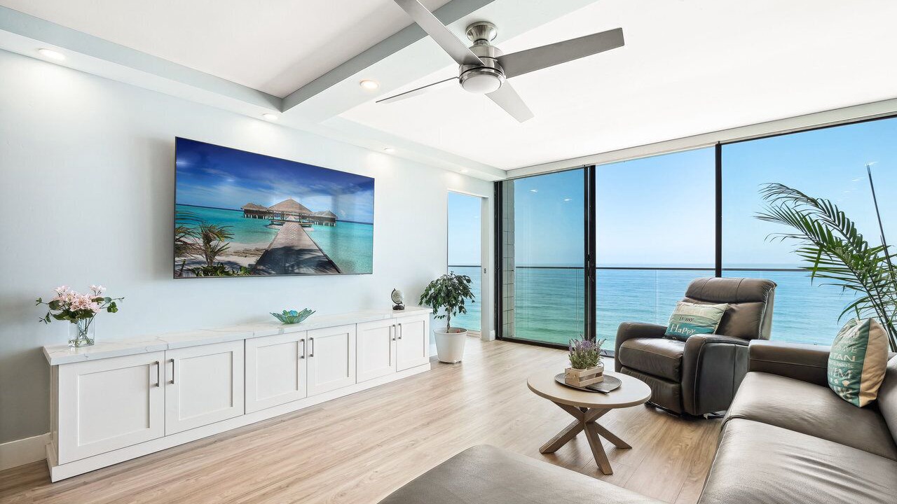 Photo of Livingroom in North Pacific Beach