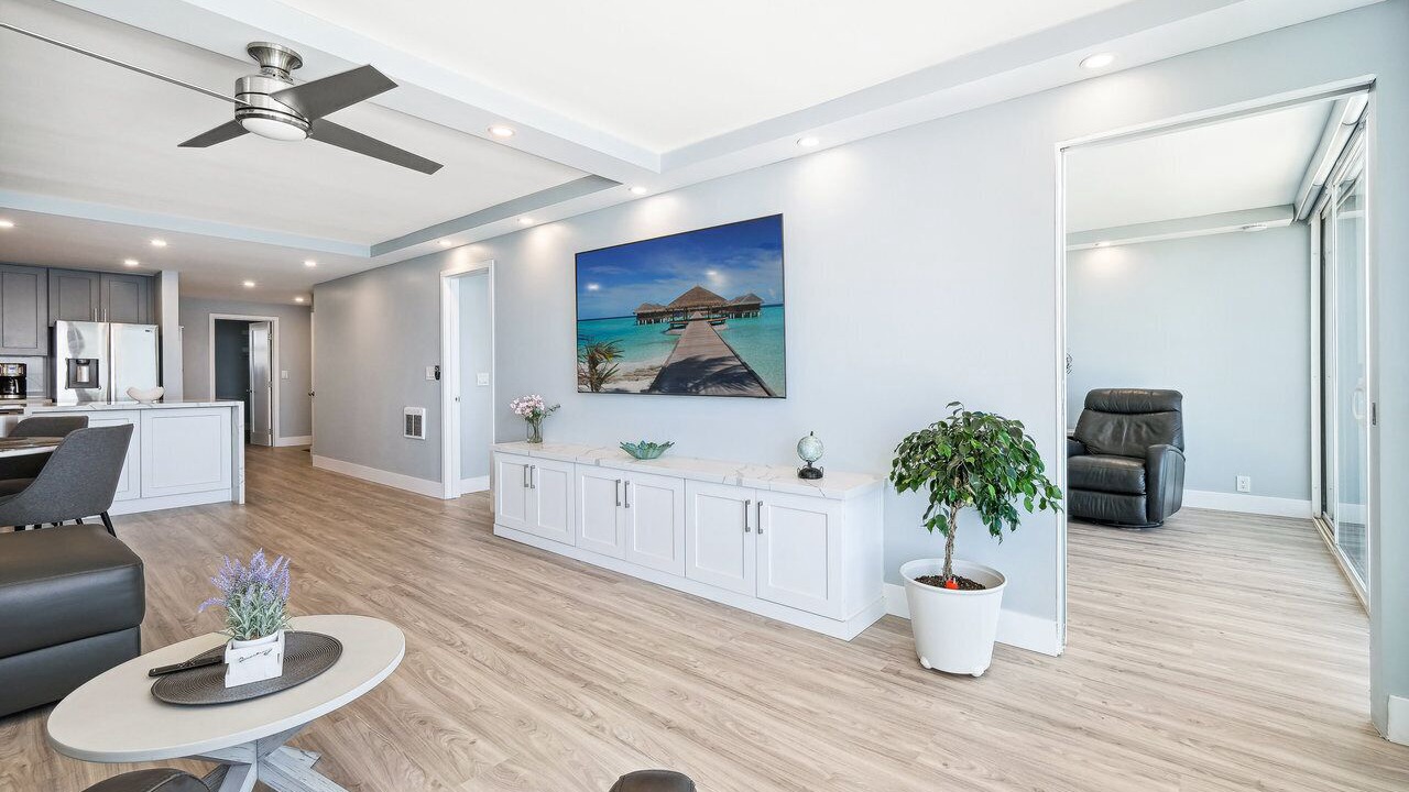 Photo of Livingroom in North Pacific Beach
