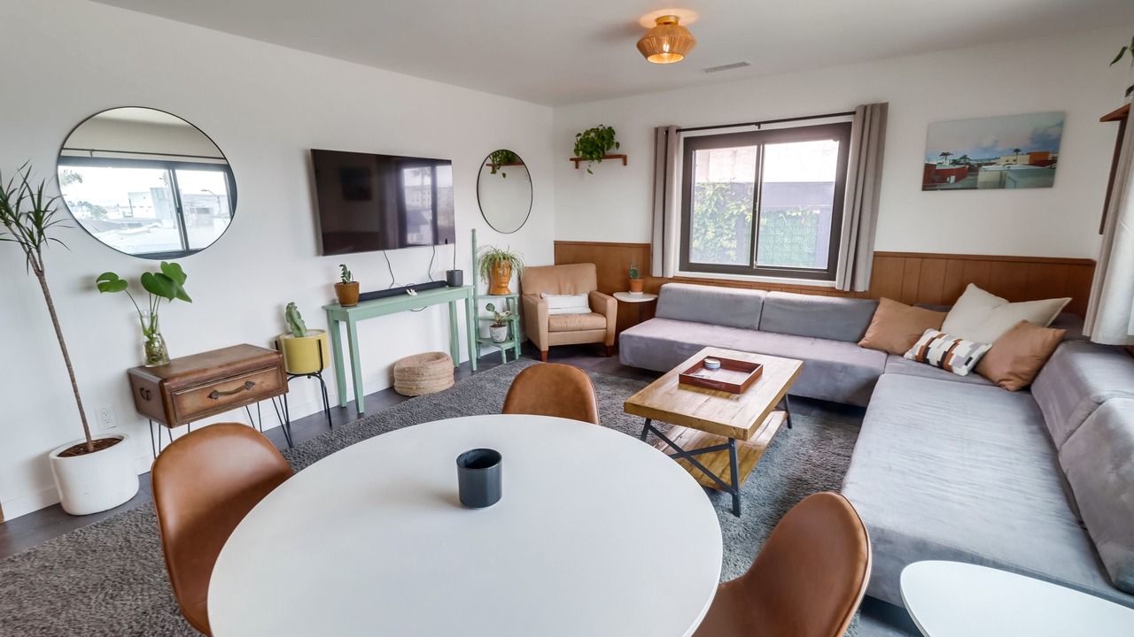 Photo of Livingroom in Harborview