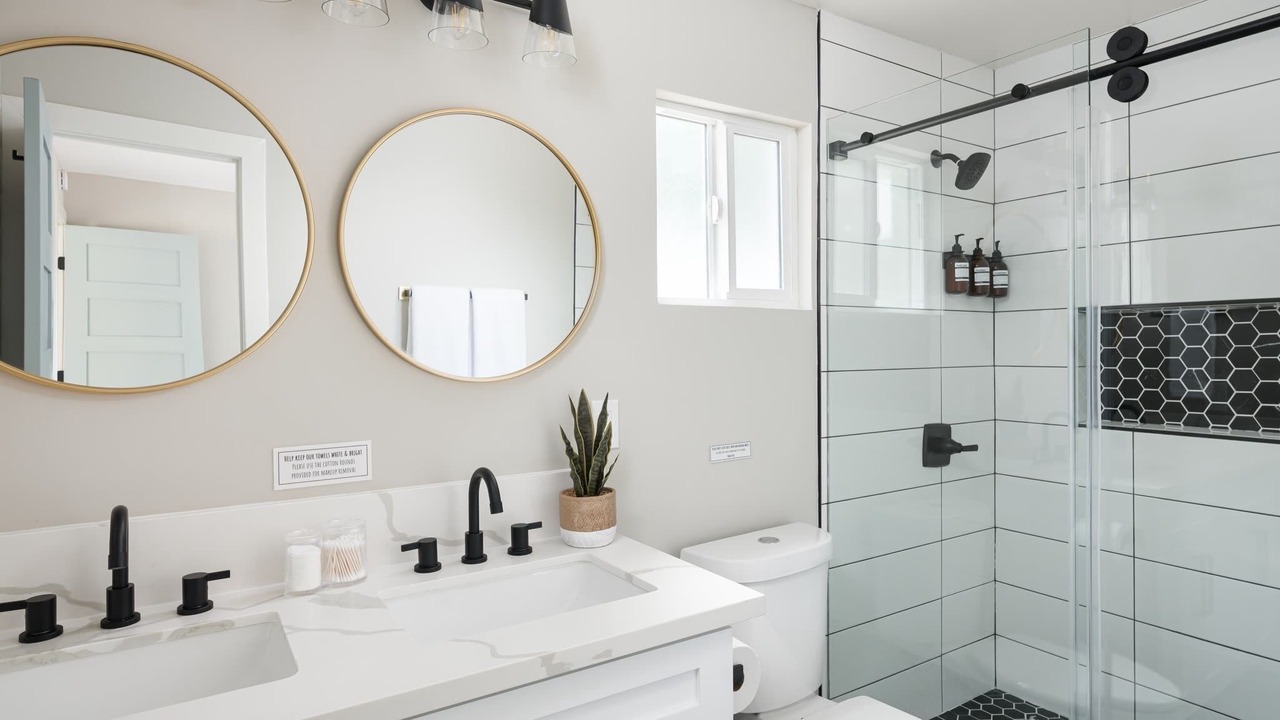 Photo of Bathroom in Birdland