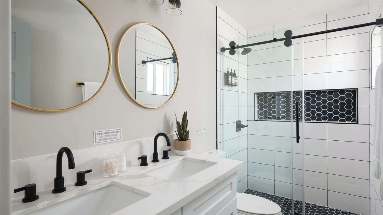 Photo of Bathroom in Birdland