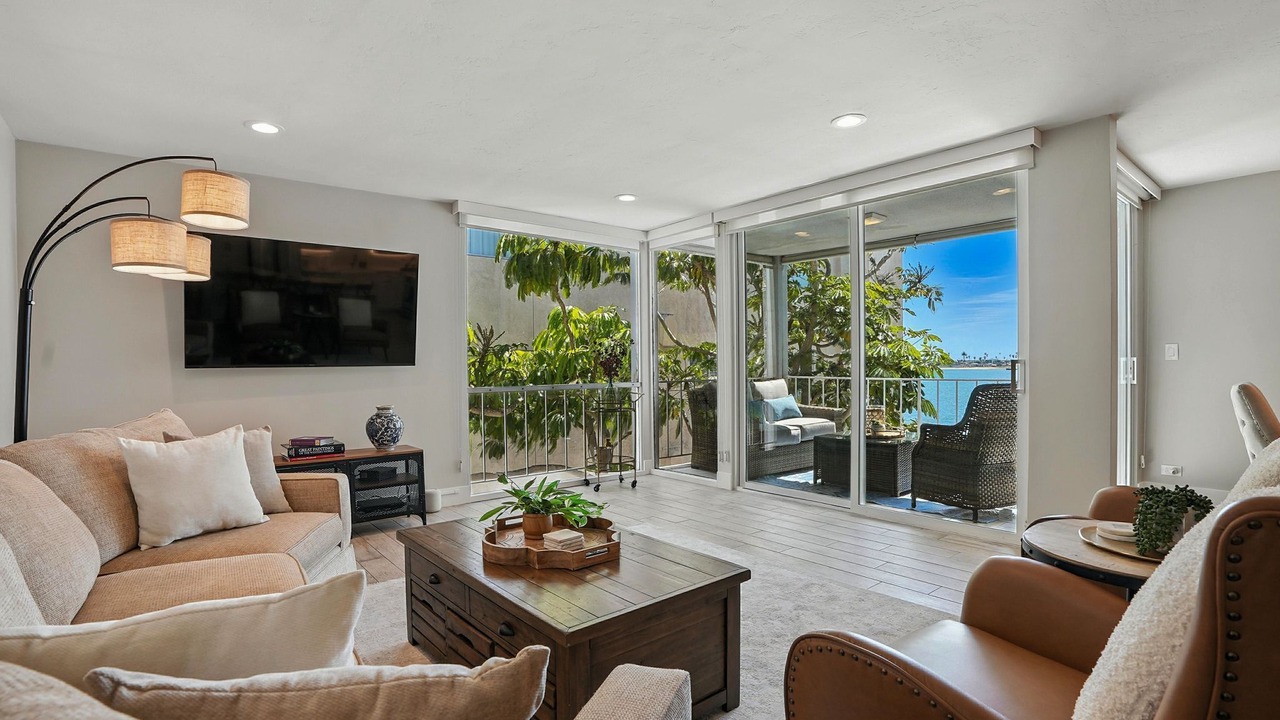 Photo of Livingroom in Crown Point