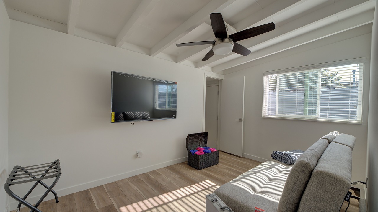 Photo of Livingroom in Bay Park