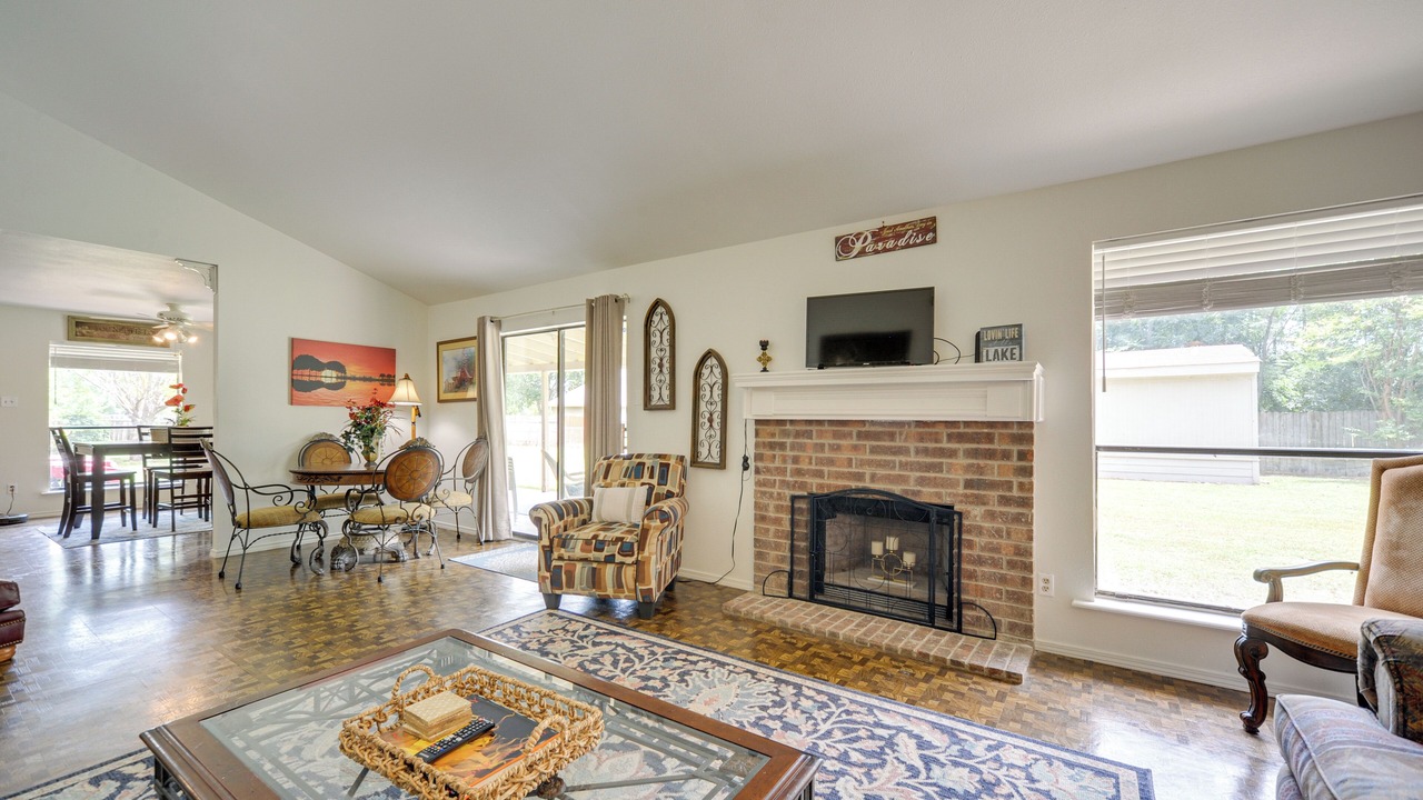 Photo of Livingroom in McQueeney