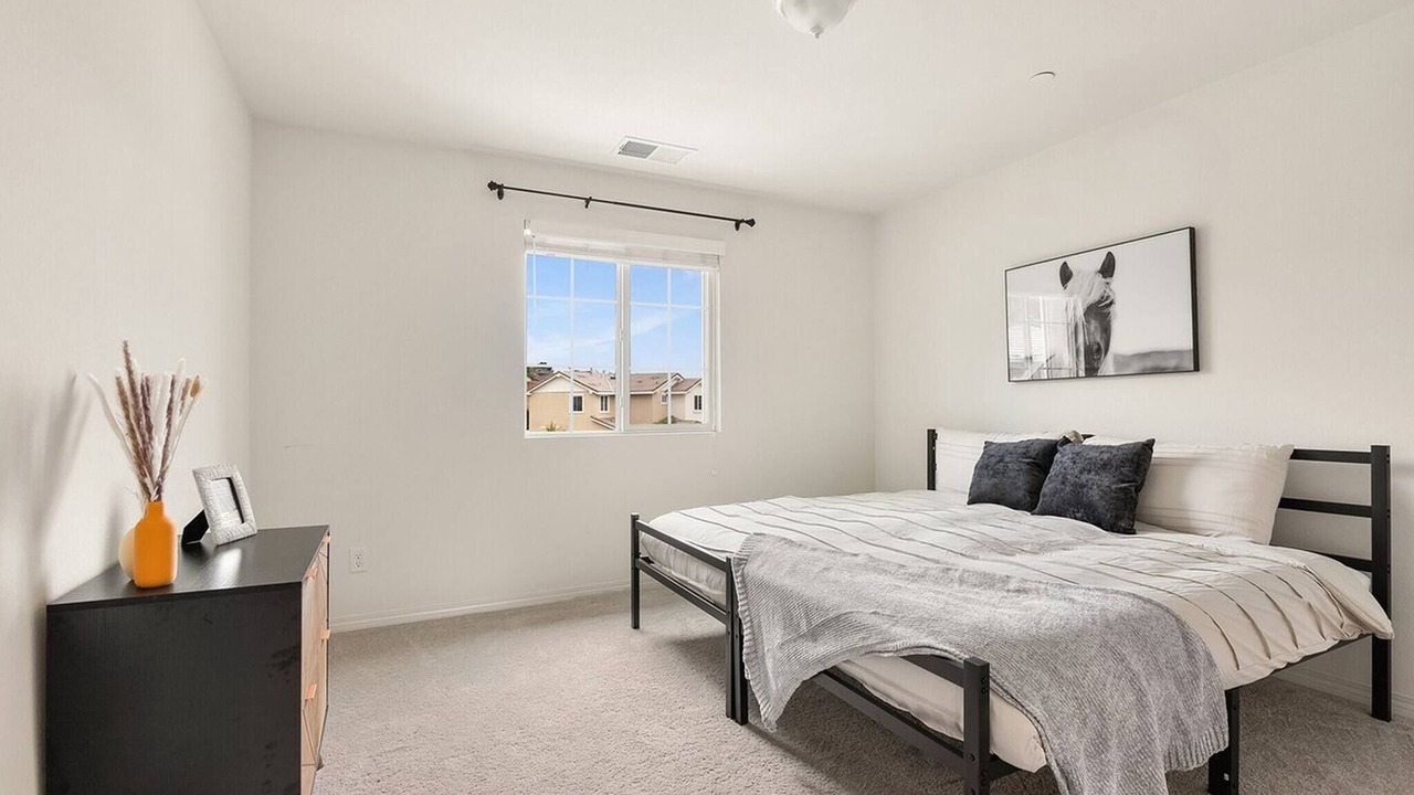 Photo of Bedroom in Allied Gardens