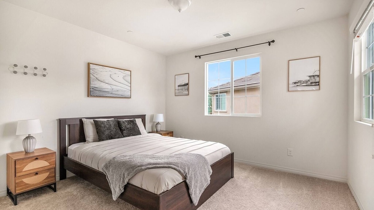 Photo of Bedroom in Allied Gardens