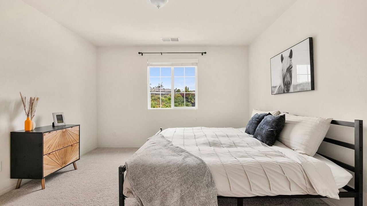 Photo of Bedroom in Allied Gardens