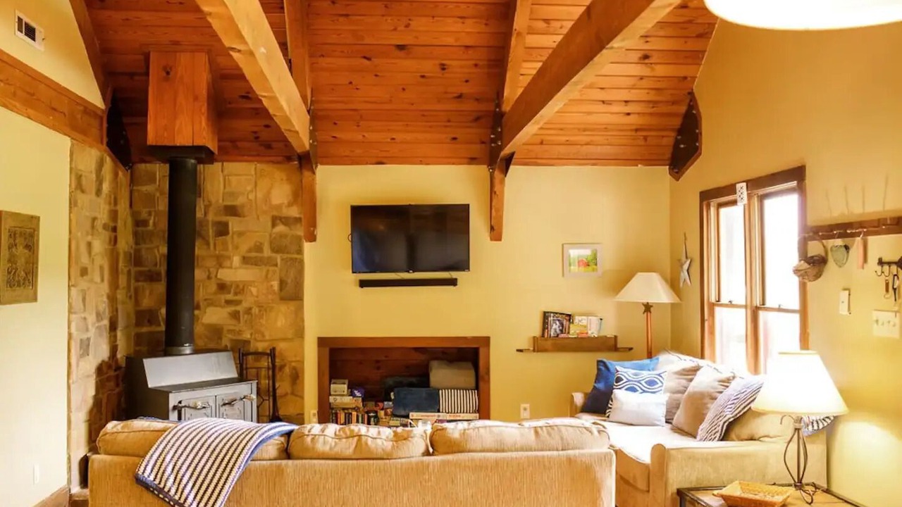 Photo of Livingroom in Cave Spring