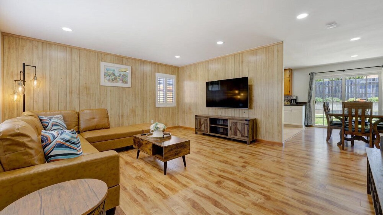 Photo of Livingroom in University City