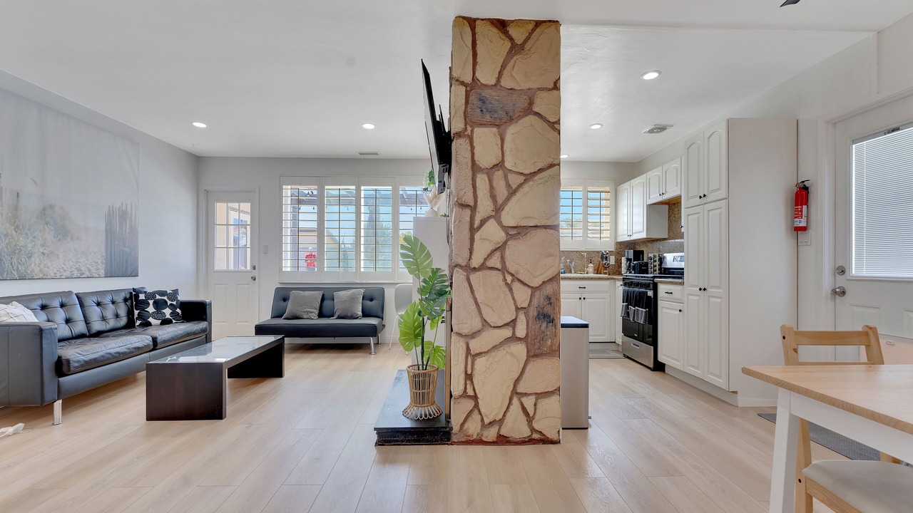 Photo of Livingroom in North Clairemont