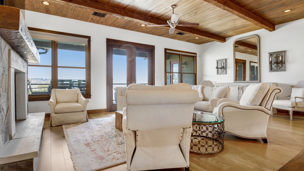 Photo of Livingroom in Spicewood