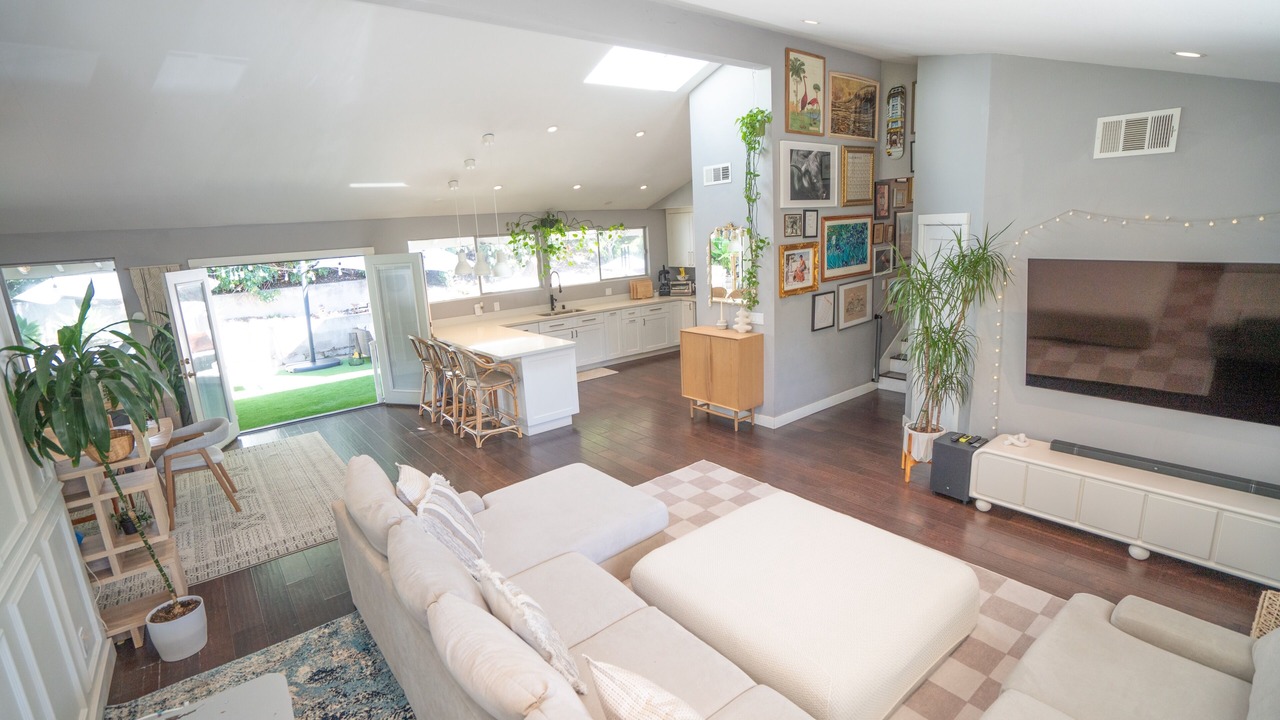 Photo of Livingroom in University City