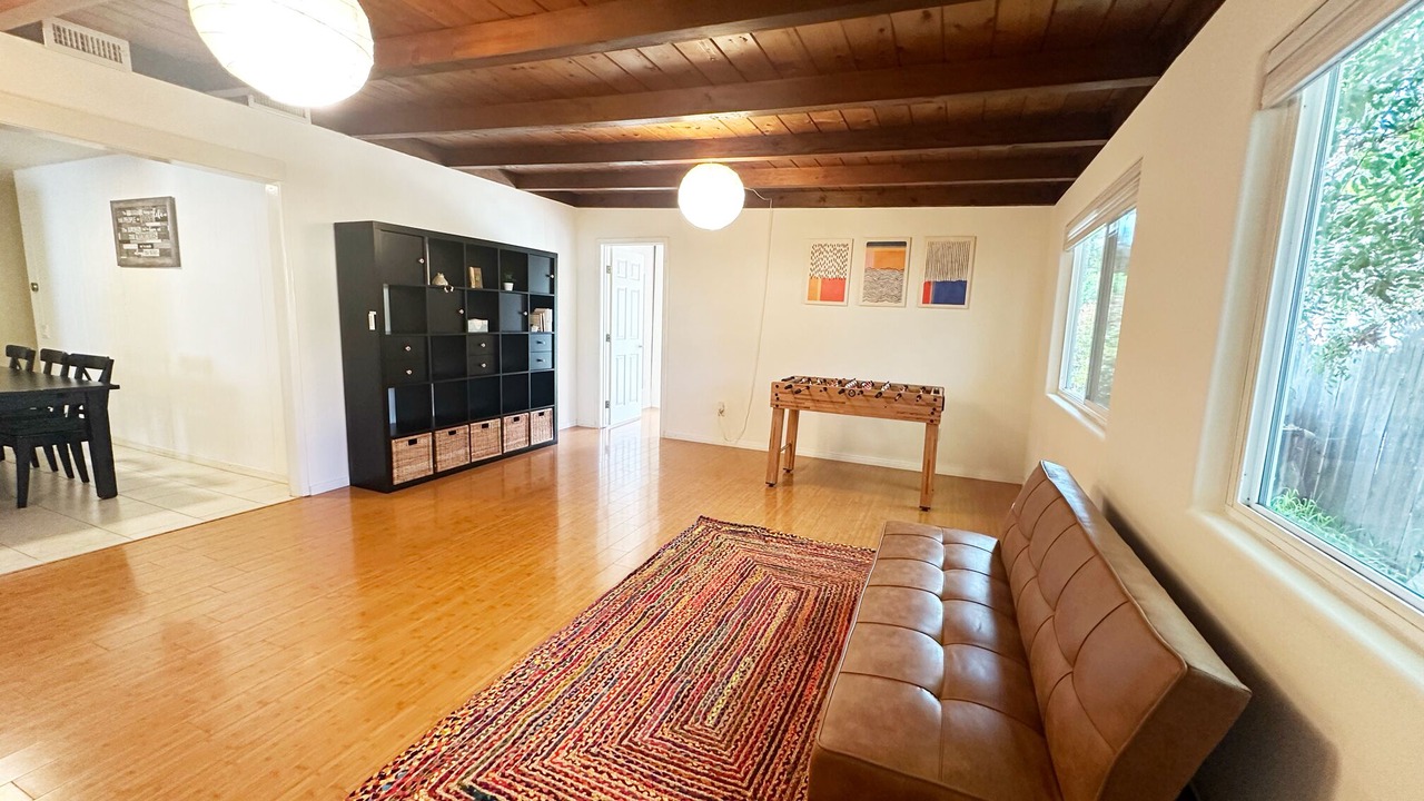 Photo of Livingroom in University City