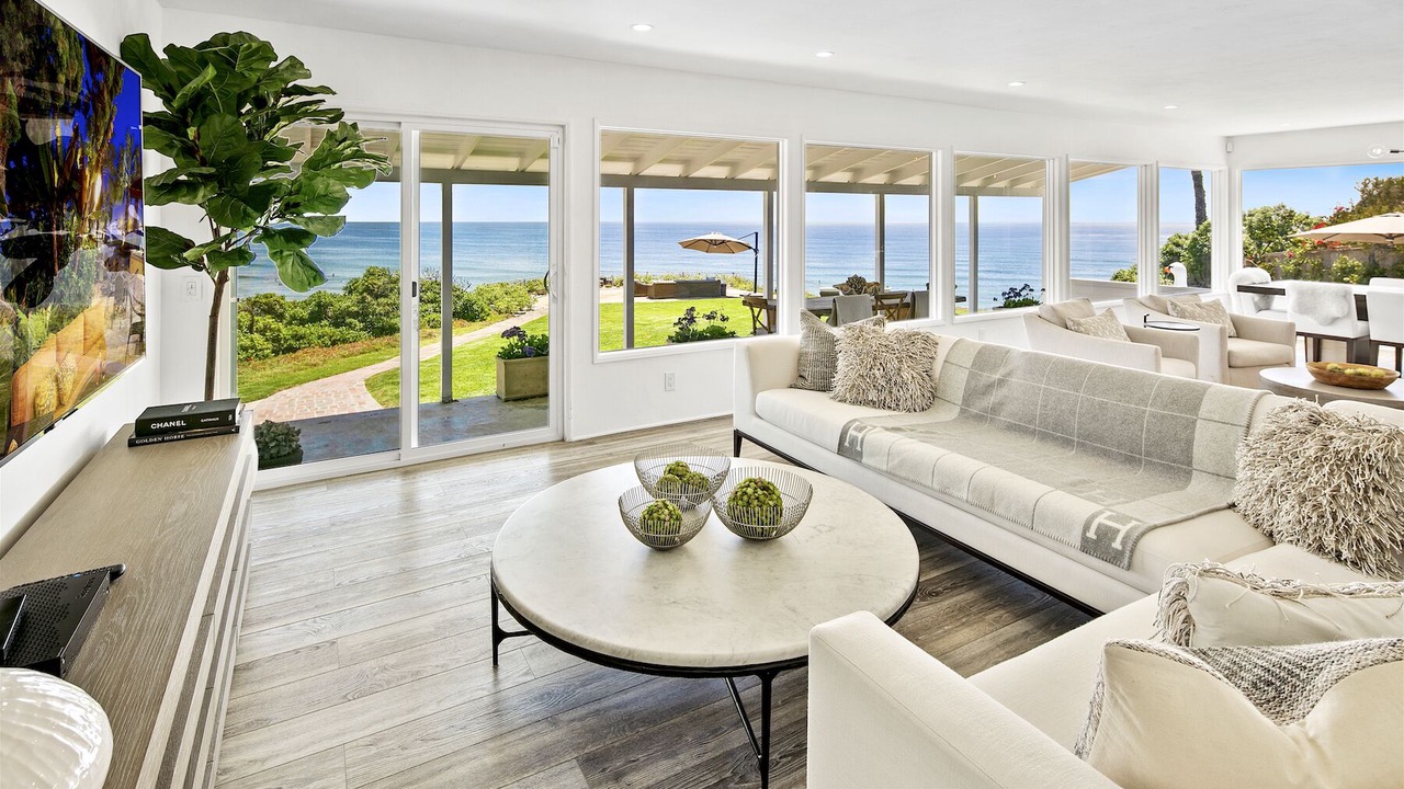 Photo of Livingroom in North Pacific Beach