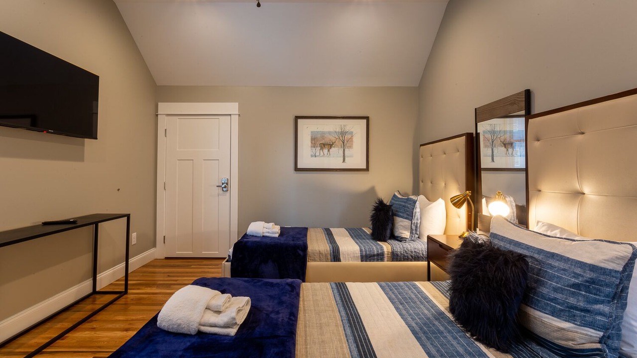 Photo of Bedroom in Woodfin