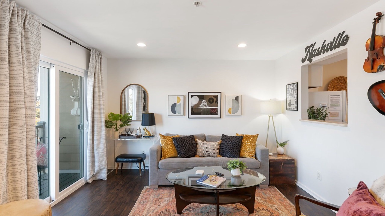 Photo of Livingroom in North Capitol