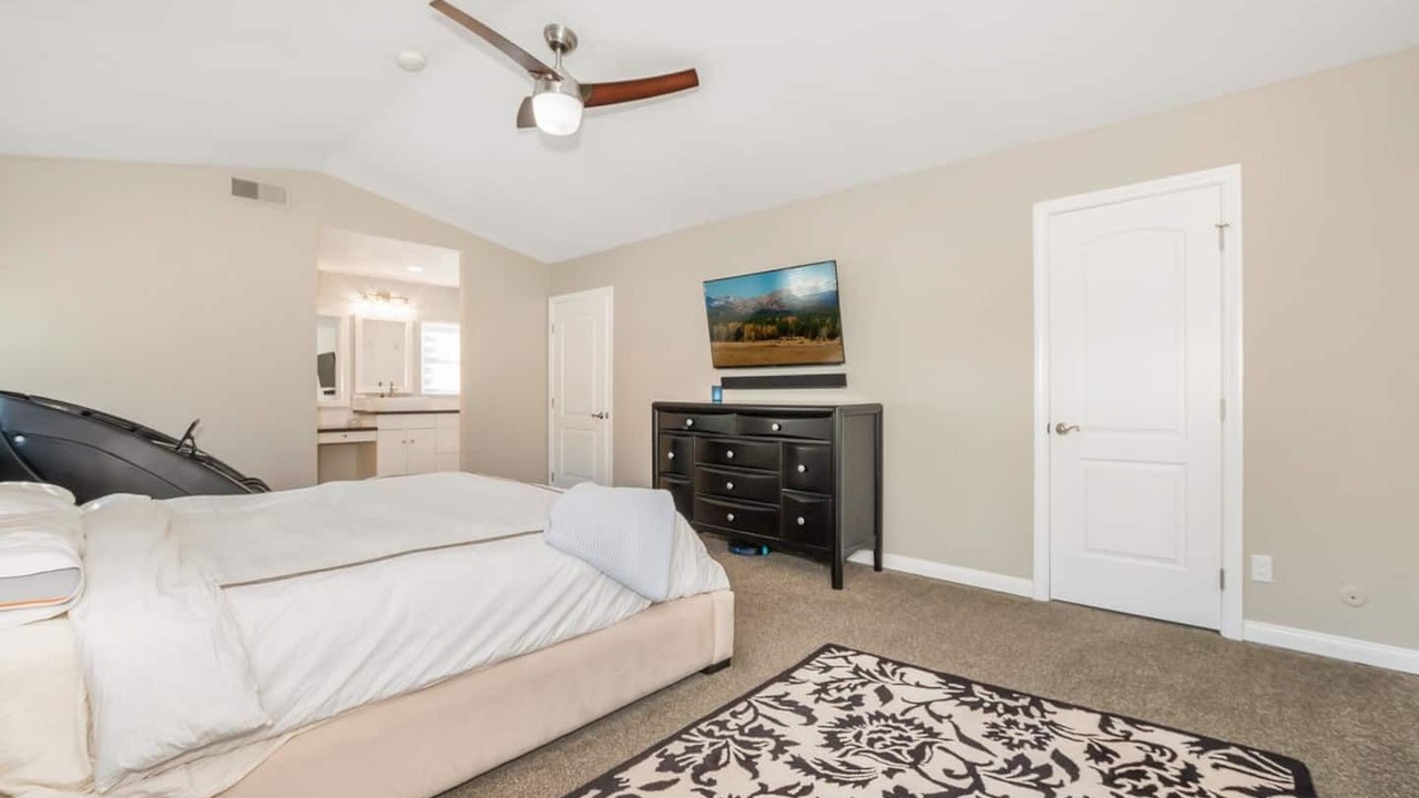 Photo of Bedroom in Allied Gardens